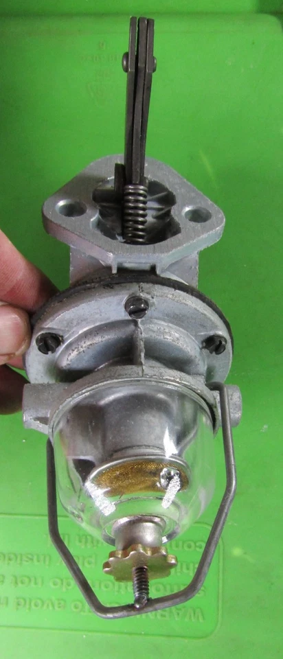 Bomba de combustible Napa 1941-1971 Willys Jeep 🔥95-572🔥4 cilindros🔥Una sola acción🔥NOS 6441701 Foto 3 de 4