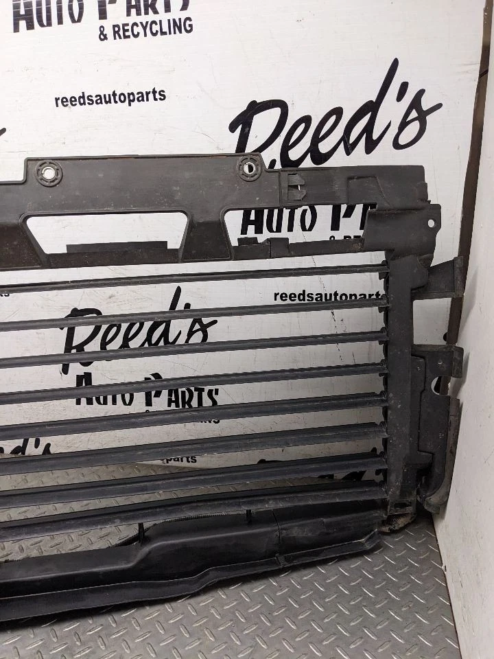 2021 GMC Sierra AT4 6.6L Diesel Upper Air Shutter 1176623 - Image 2 of 4