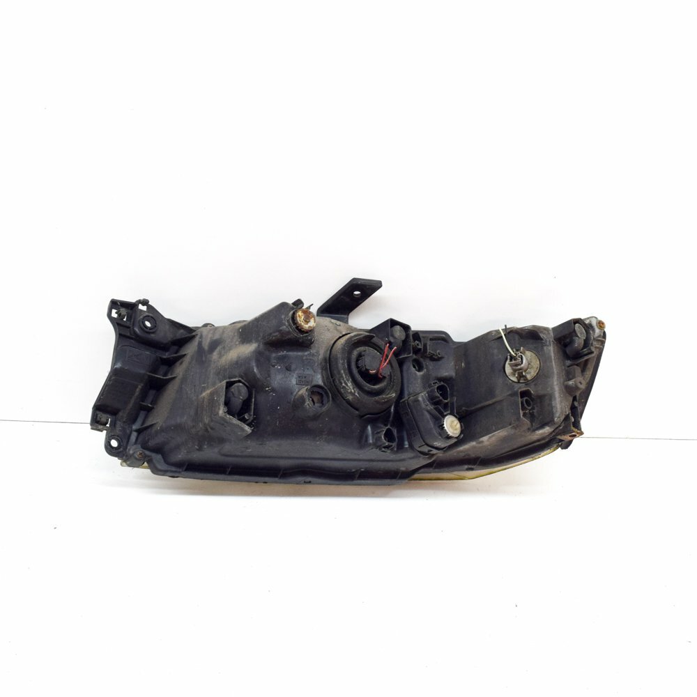MITSUBISHI SPACE WAGON MK3 UG Front Right Headlight 100