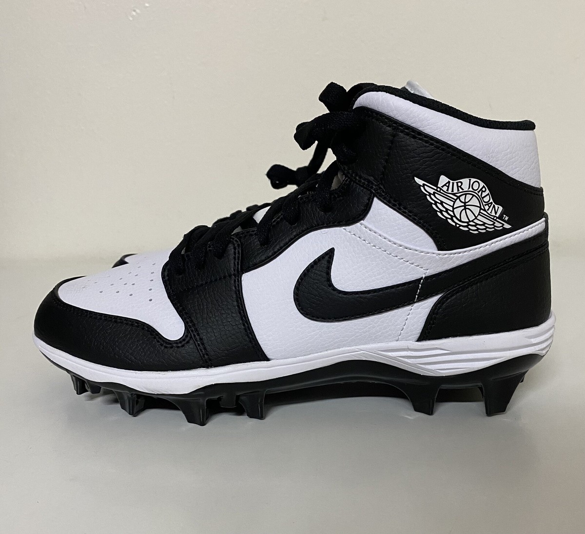 スニーカー Nike Football Cleat Jordan 1 Mid TD FJ6805-101 Jordan 1 Mid TD Men's Football Cleat. Nike.com