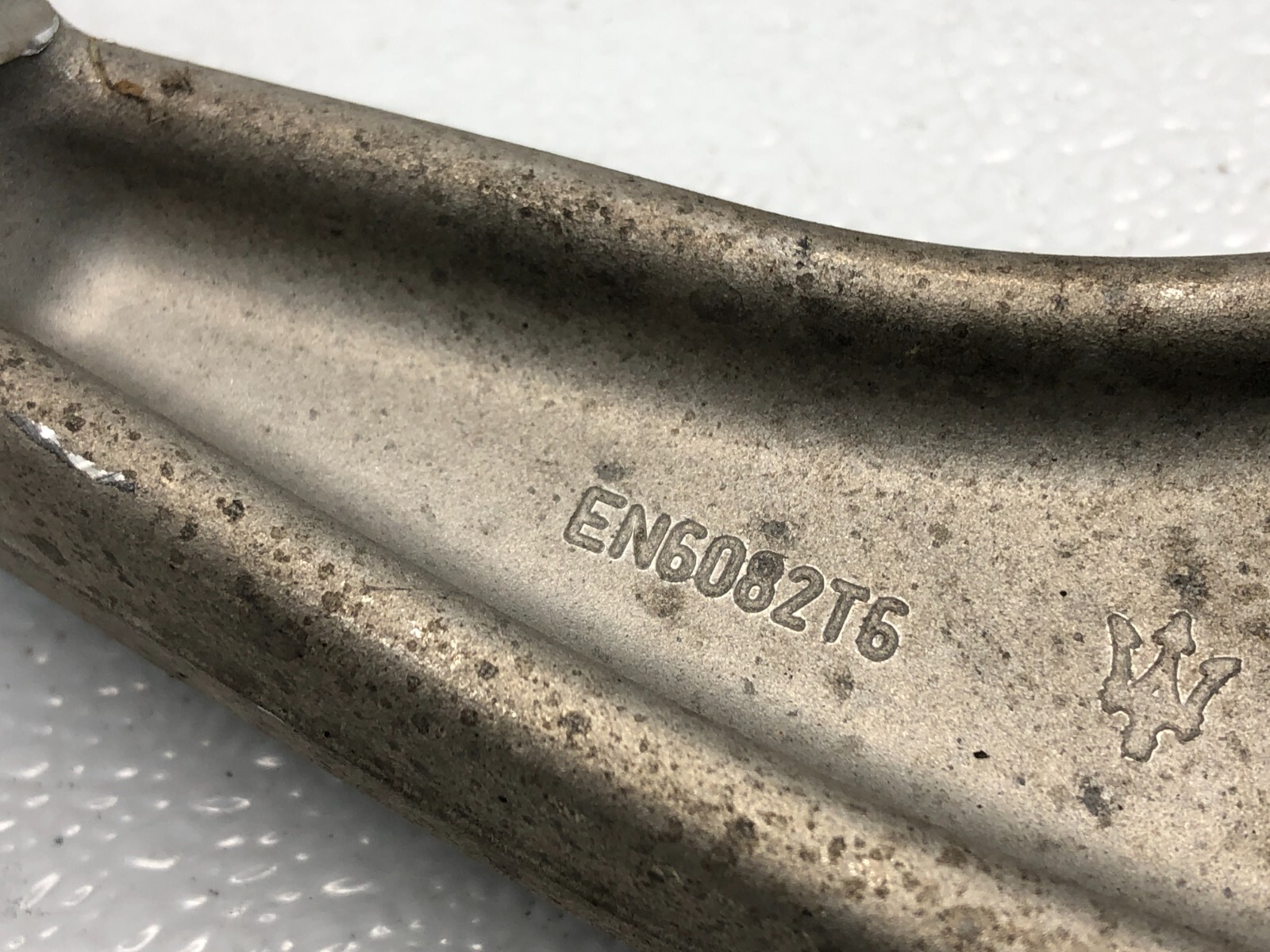 2017-2020 MASERATI LEVANTE AWD RIGHT PASSENGER FRONT UPPER CONTROL ARM OEM