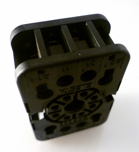 Elesta ZKR088 Octal-8 Pin Relay Bases 10A 380V OM0458 - Picture 2 of 2