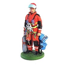 GERMAN FIREMAN 2003,EDICOLA FIGURES 1/32 ,HAND PAINTED,DELPRADO,COLLECTIBLE,NEW