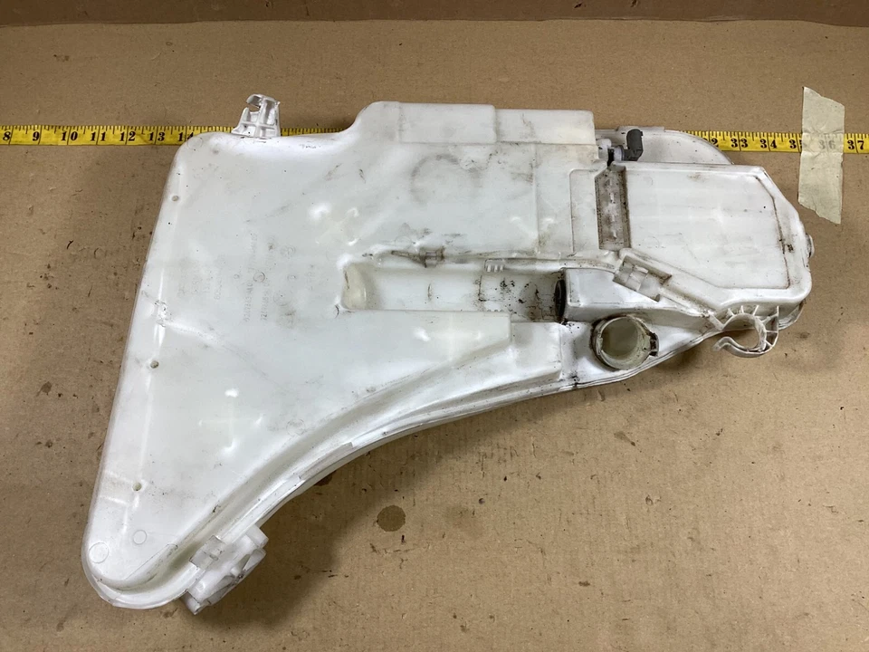 BMW 750i 2010-2015 lavadora de parabrisas botella tanque motor 8050439 OEM. Foto 3 de 4