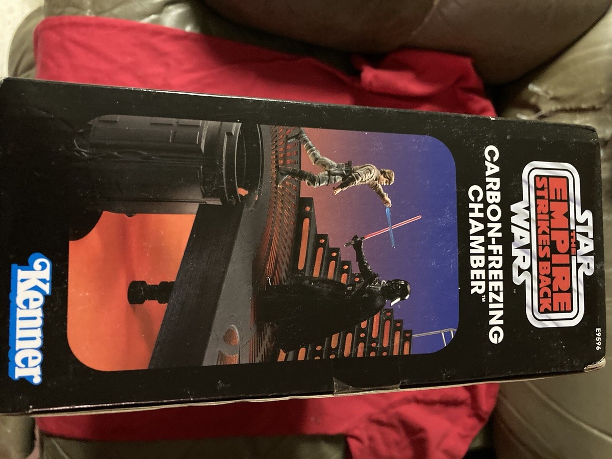 Star Wars Vintage Collection Carbon-Freezing Chamber Playset With Stormtrooper Figure