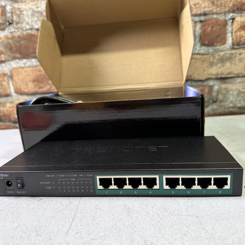 TRENDnet TPE-TG182 8-Port Gigabit PoE+ Network Switch READ - Image 4 of 4