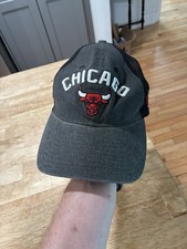 NBA CHICAGO BULLS SNAP BACK NEW ERA 920 9TWENTY LOGO TRUCKER MESH