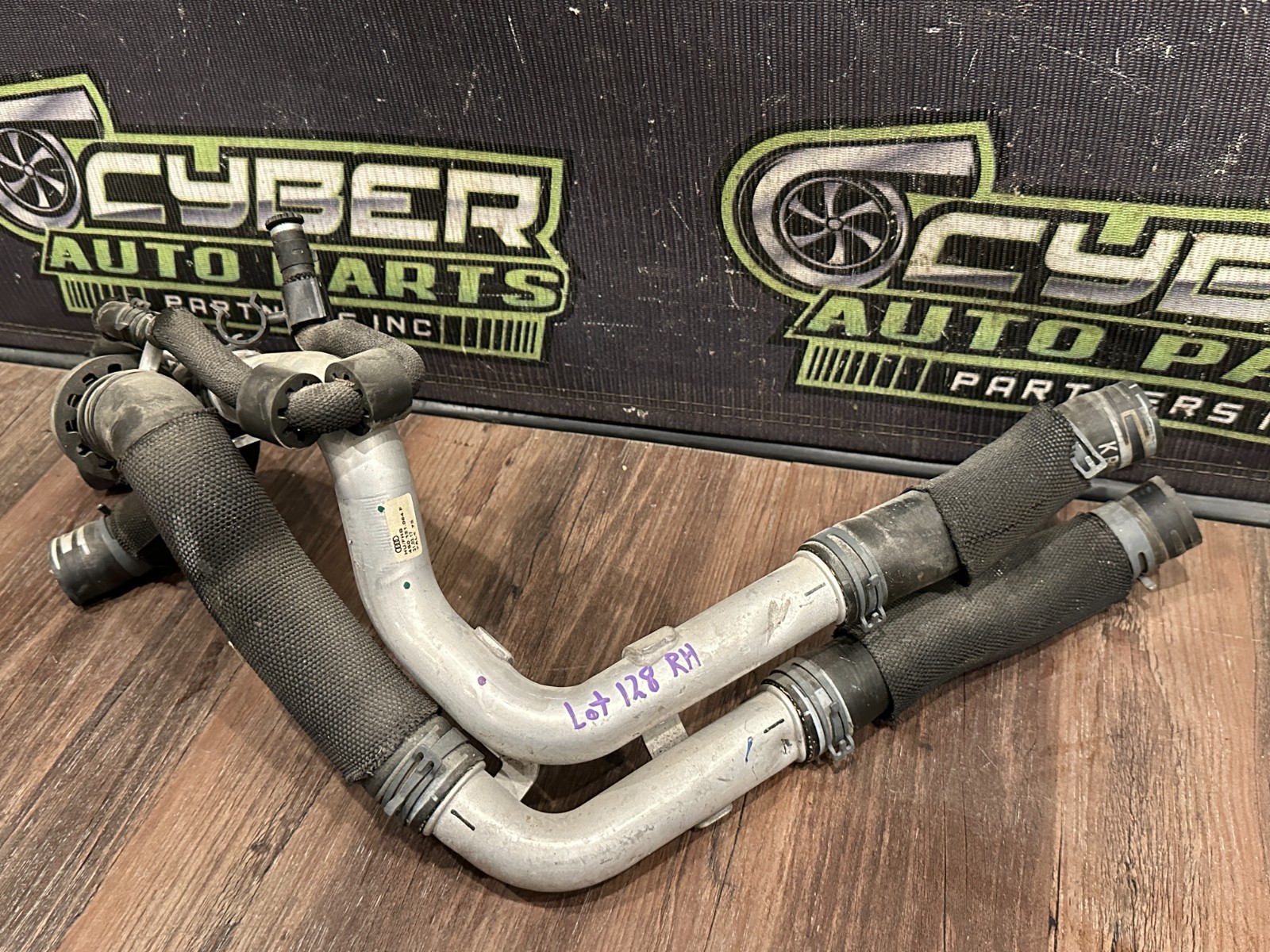 Audi R8 2017 FRONT+RIGHT Radiator hose P/N 4S0121064