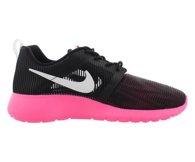 nike rosherun black trainers