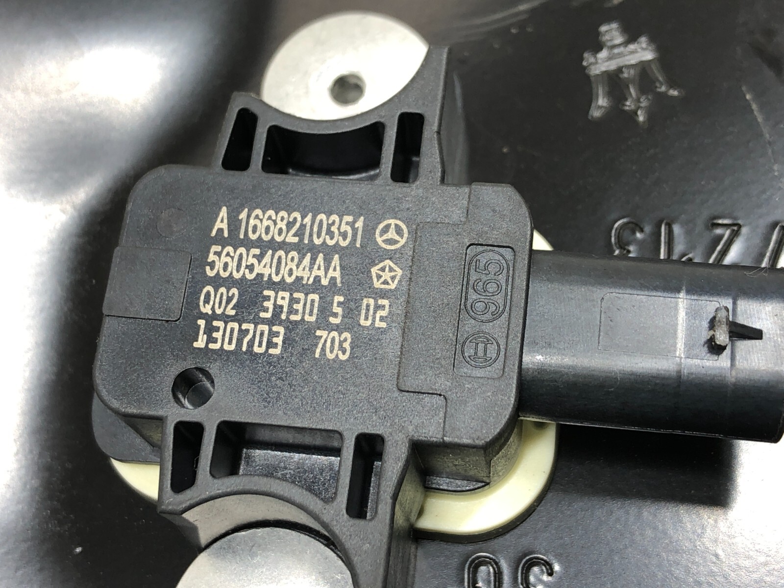 2014-2019 MASERATI GHIBLI RIGHT PASSENGER FRONT WINDOW REGULATOR W/ MOTOR OEM.