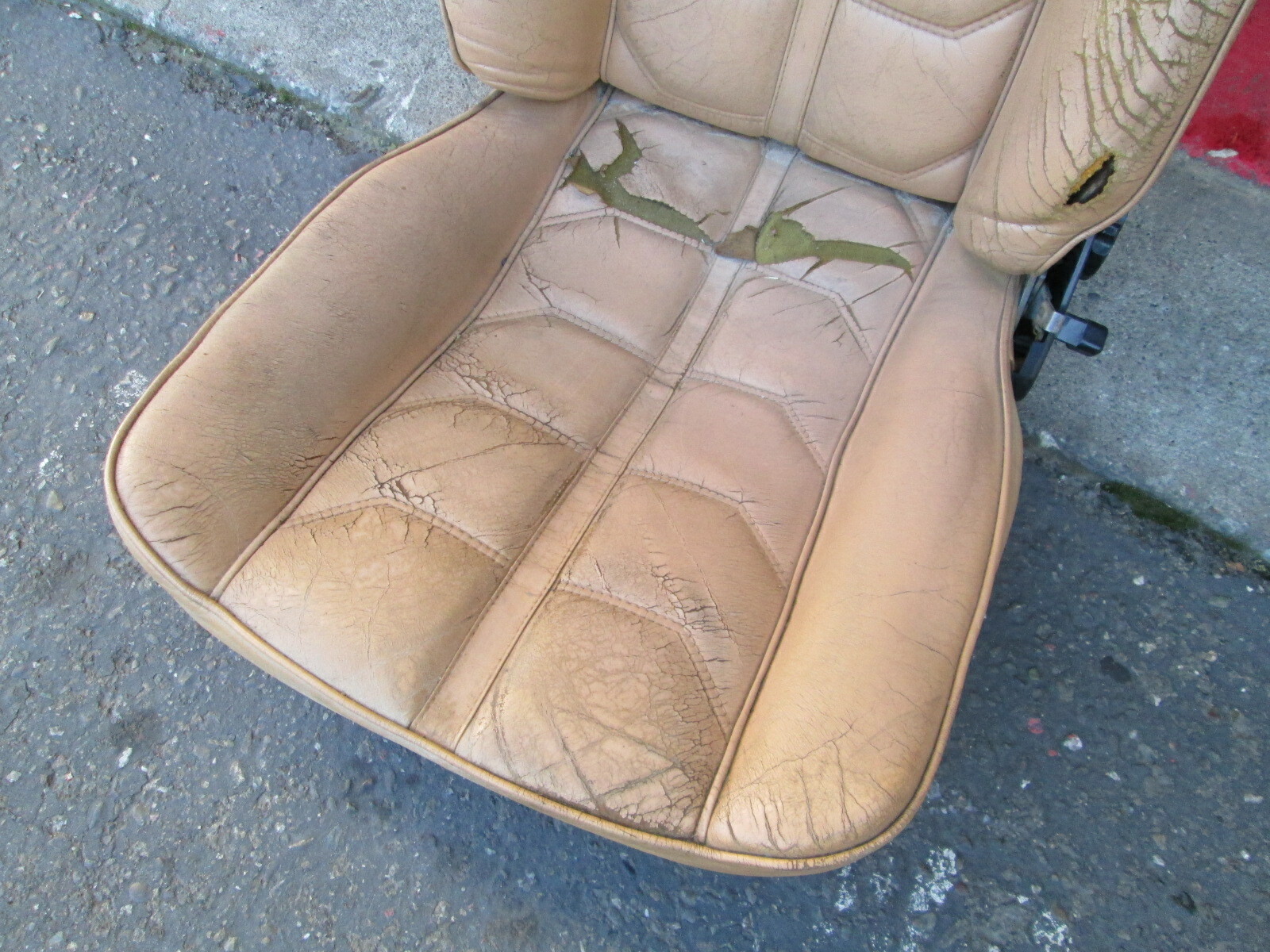 Ferrari 308 QV -  LH Seat - Beige - USED