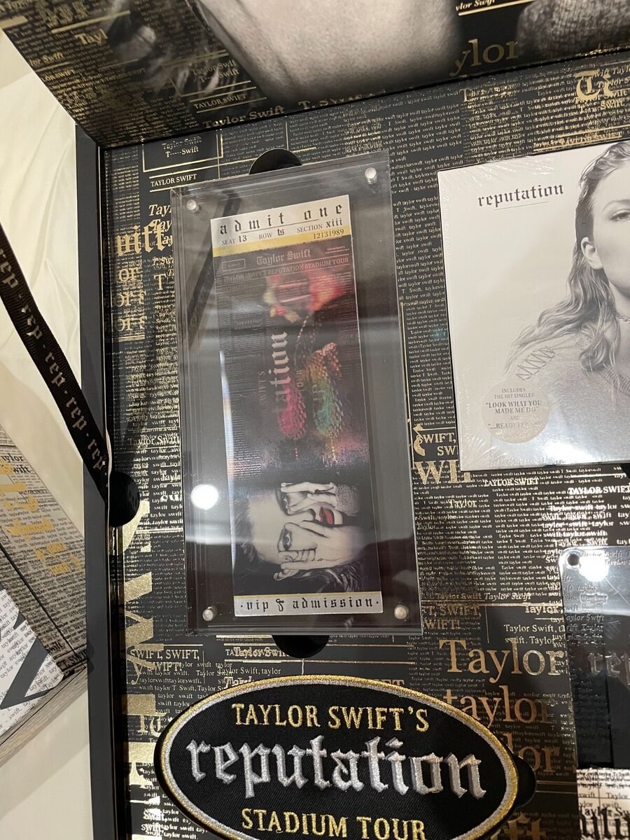 Taylor Swift Reputation Tour VIP Box COMPLETE SET, never Taylor Swift Reputation Tour VIP Box COMPLETE SET, never