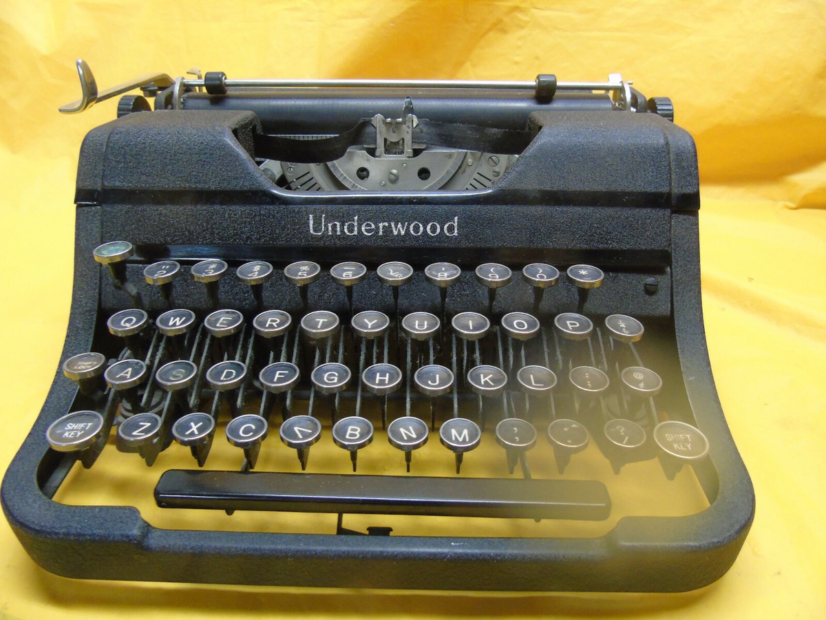 Vintage 1941 Underwood Ace Portable Typewriter. Everything Works