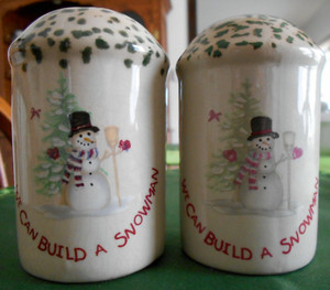 We Can Build a Snowman Salt & Pepper Set Dolengorp Stoneware White Red Green !