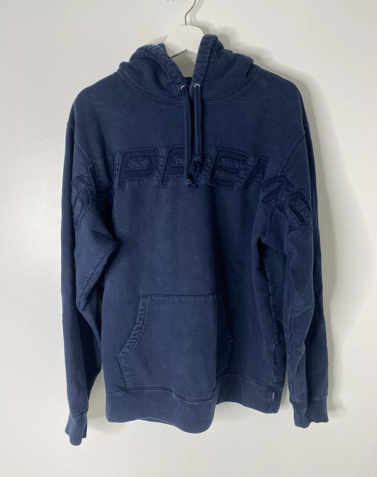 Sweat à capuche Supreme brodé bleu marine grand homme