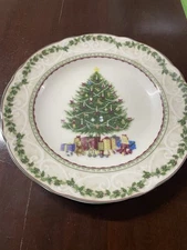 Noble Excellence HOLLY TREE Plate. Replacement. No Chips Or Cracks.