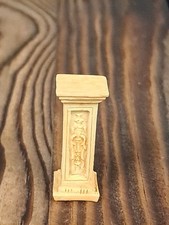 Piédestal miniature pour mini collectionneurs H4-459