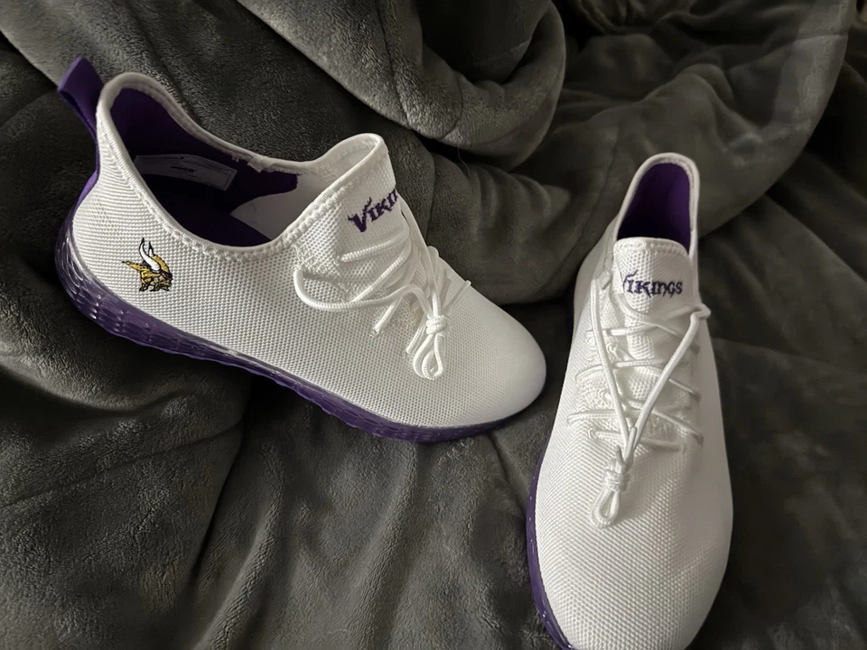 ZAPATOS FOCO NUEVOS EN CAJA NFL MINNESOTA VIKINGS BLANCOS LOGOTIPO PÚRPURA NUEVOS Foto 2 de 4