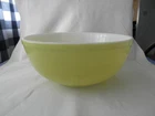 VTG. Large PYREX Primary Yellow Mixing Bowl  404