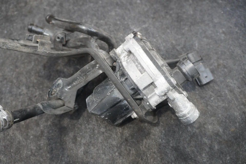 Насос вторичного впрыска воздуха смога 4,0 л 079959231E от оригинального производителя Audi RS7 2014-17 S7 - Изображение 3 из 4