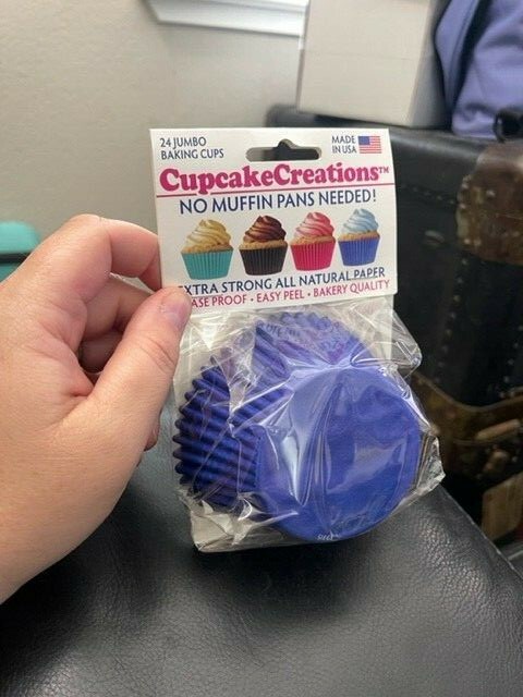Jumbo Blue Baking Cups for Cupcakes No Muffin Pan Needed 24-Pack-image