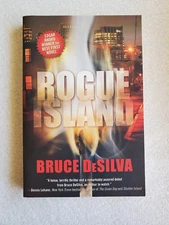 Liam Mulligan Ser.: Rogue Island by Bruce DeSilva (2011, Trade Paperback) Good!