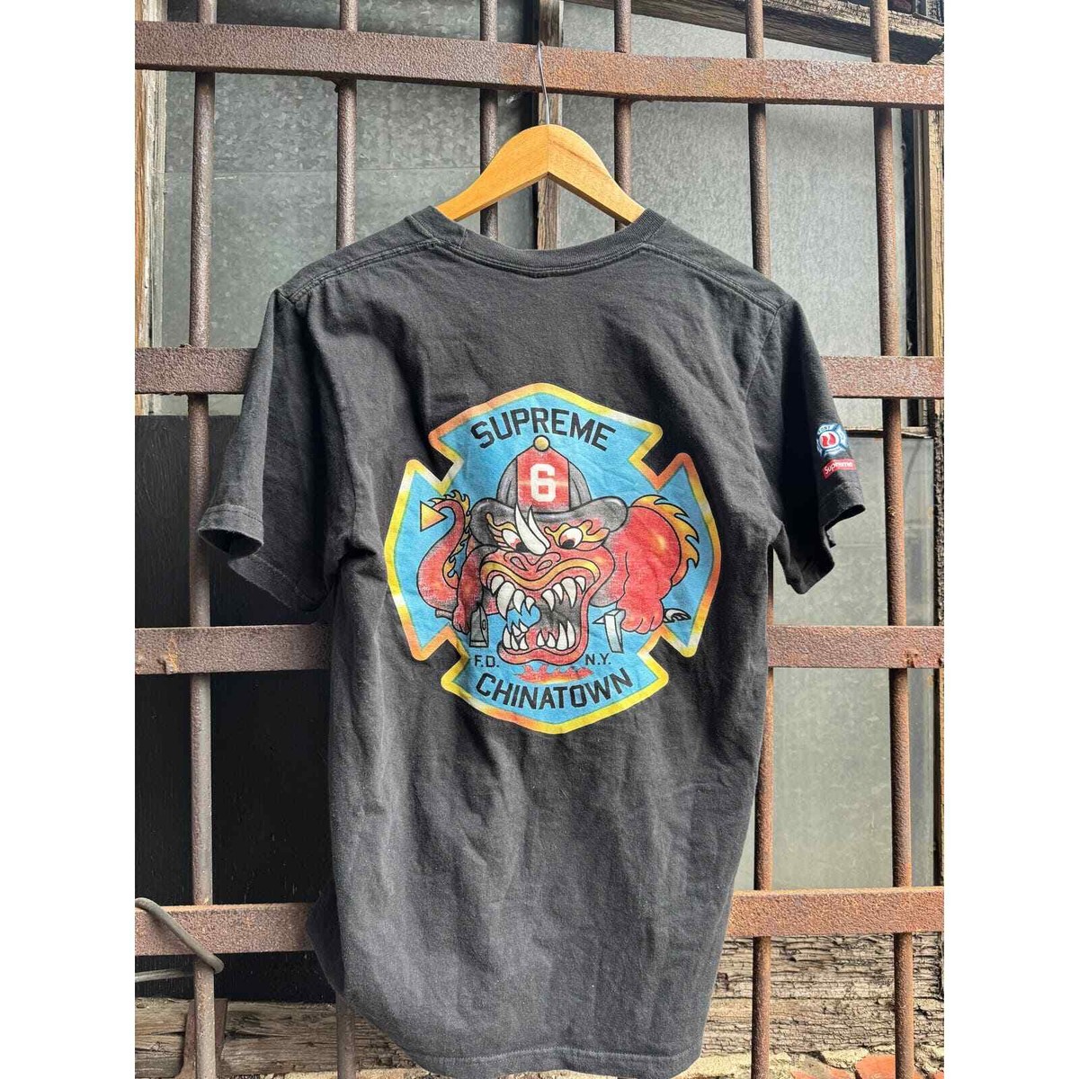 シュプリーム★プリントTシャツ★FDNY Engine 9 Tee Supreme FDNY Engine 9 Tee 'Black' Size Small | eBay