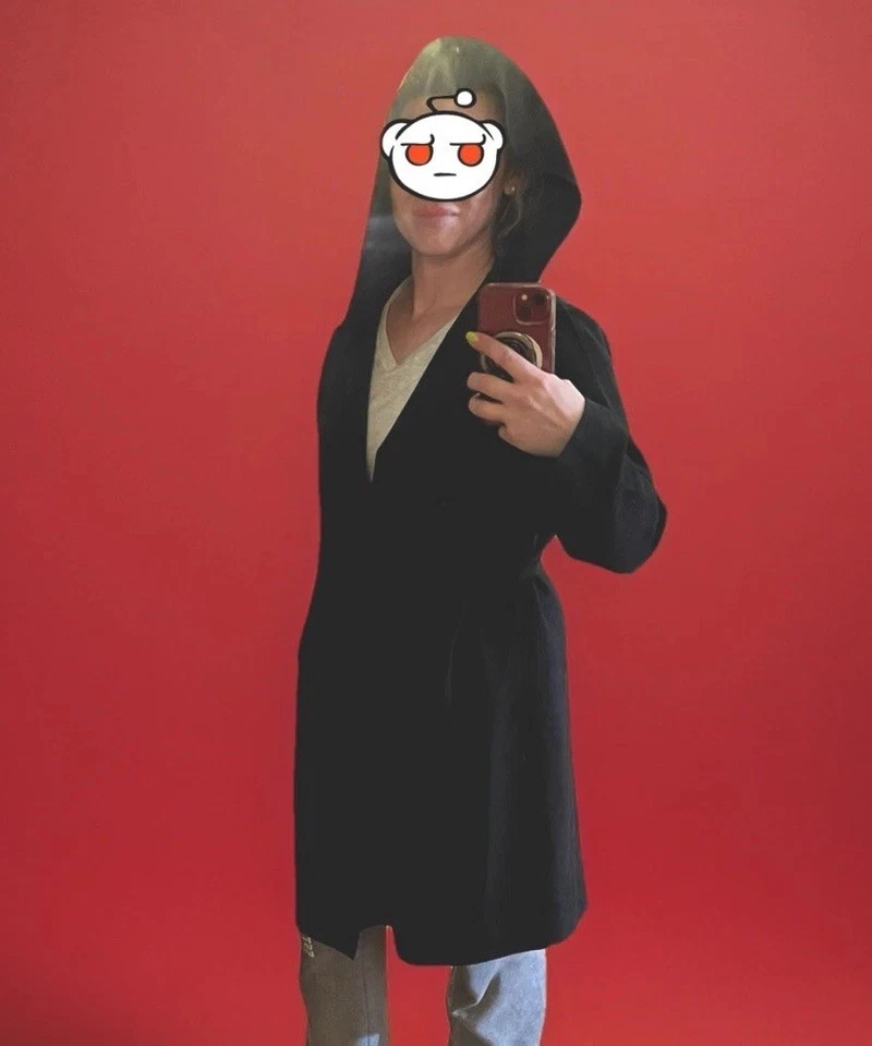 Capa con capucha. Negro. Tamaño y peso mediano. Terciopelo. Cosplay, Halloween, Gótico. Foto 2 de 4