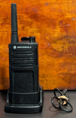 #ad Motorola RMM2050 Waterproof Analog Two Way Radio 5 Channels w Charging Stand $99.99