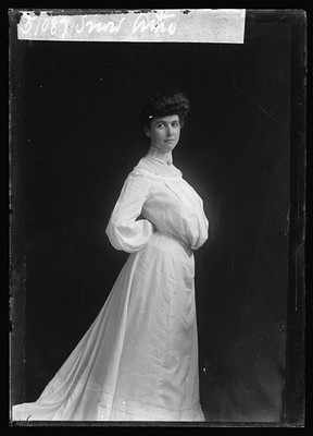 Photo:Miss Snow Atha Portrait Woman in White Dress c1901-1903
