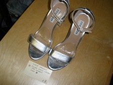 STEVE MADDEN   LEATHER SHOSE FOR WOMEN SIZE 7 USA   ( SHOSE # 8)