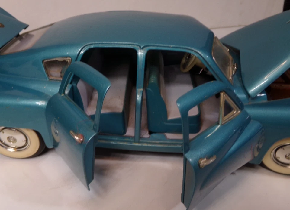 Vtg Franklin Mint 1948 TUCKER TORPEDO Sedan Waltz Blue 1/18 Diecast Car 92268 - Image 4 of 4