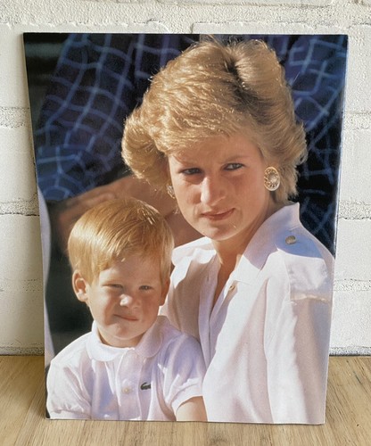 Gold Collectors Series Magazine: A Tribute To Princess Diana 1997 - Picture 2 of 5