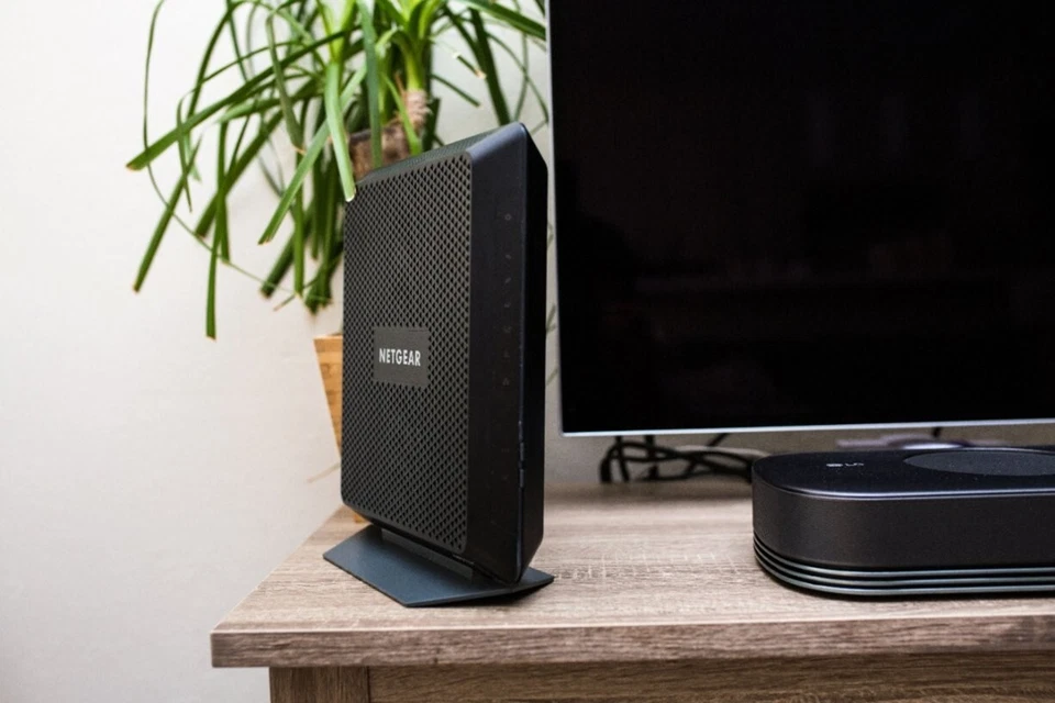 NETGEAR - Nighthawk AC1900 Router with DOCSIS 3.0 Cable Modem - Black - Image 2 of 4