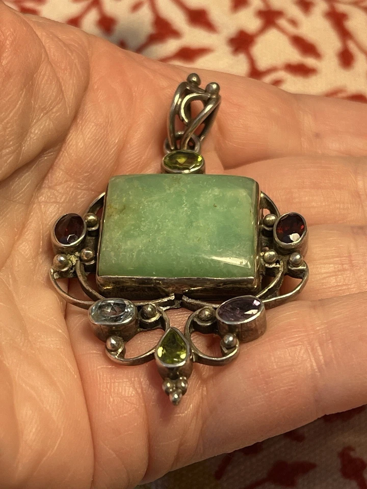 Colgante vintage de fluorita verde, granate, peridoto, amatista y topacio Foto 4 de 4