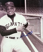 Willie Mays signed New York Giants Vintage 8x10 Photo- The Score Board COA (HOF)