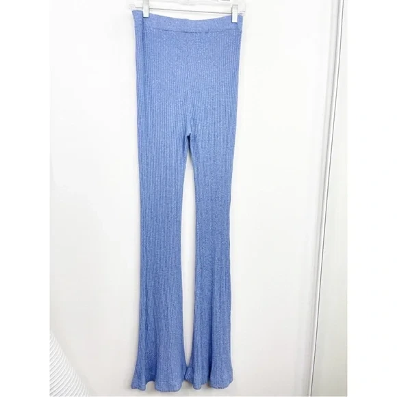 Pantalón de salón acanalado acampanado Alix NYC Delancy azul lavanda campana talla M Foto 2 de 4