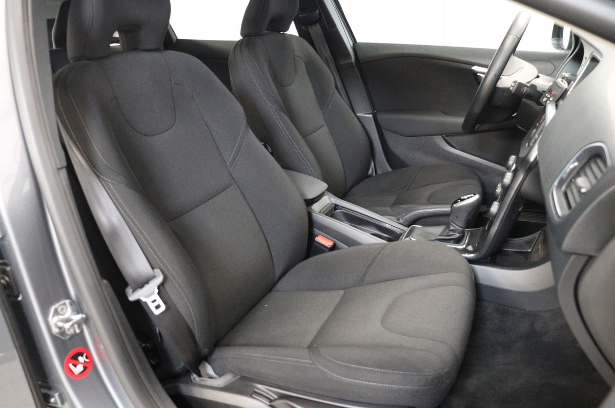 Volvo V40 1,5 T3 152 Momentum aut.