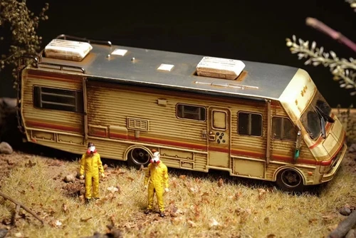 1:64 Greenlight Breaking Bad RV Bus Model with Custom Weathering - Picture 1 of 12