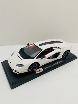Maisto Lamborghini Countach LPI 800-4 1:18 Diecast White Car