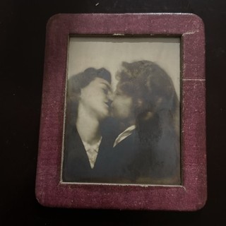 VINTAGE PHOTO BOOTH: PHOTOMATIC PAIR OF HAPPY YOUNG GIRL FRIENDS