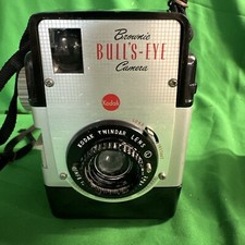 EASTMAN KODAK BROWNIE Bull  s Eye Box Camera Twindar Lens SHUTTER FUNCTIONS WORKS