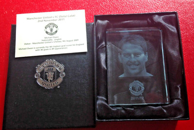 Manchester United Micheal Owen Glass Etched Paperweight 2011/12 Otelul Galati