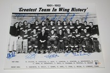 1951-52 DETROIT RED WINGS SIGNED 11X14 PHOTO GORDIE HOWE SID ABEL SIGNED BY 13