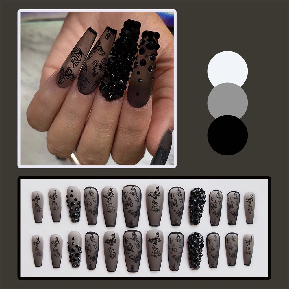 Negras chanel  Chanel nails design, Gucci nails, Chanel nails