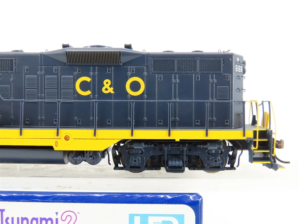 Escala HO Athearn Genesis ATHG82368 C&O EMD GP9 Diesel #6168 com DCC e som - Imagem 3 de 4