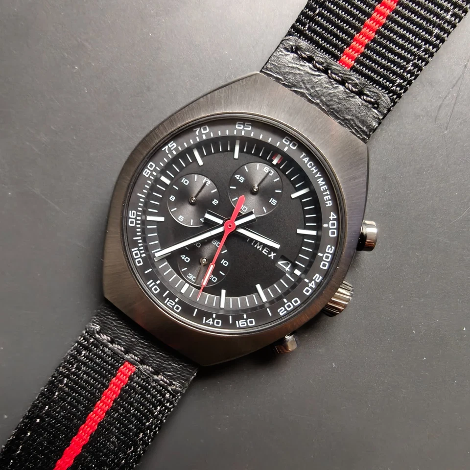 Reloj cronógrafo Timex Legacy Tonneau Foto 2 de 4