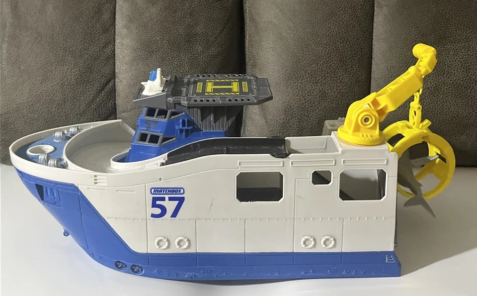 2013 Mattel Matchbox MissionMarine Rescue Shark Boat BlueBFN57 Floats & Rolls - Image 2 of 4