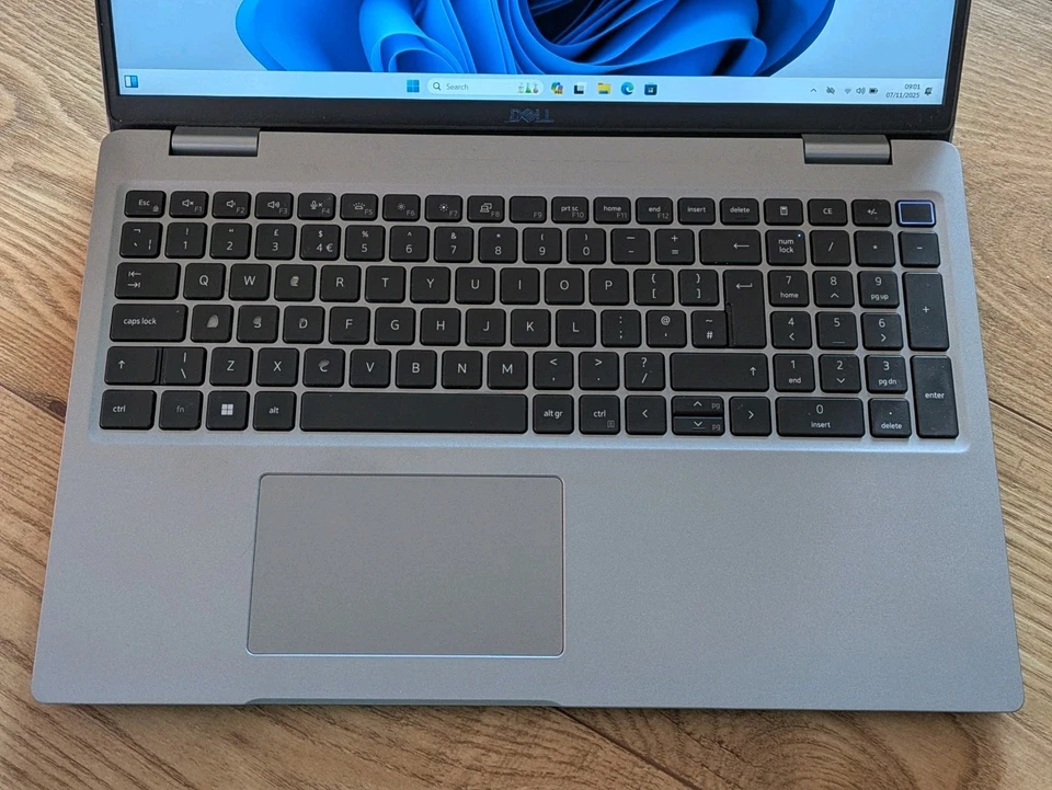 Dell Latitude 5530 Core i5 1245U 16GB RAM 256GB SSD 15.6" Full HD 12th Gen 658 - Image 2 of 4