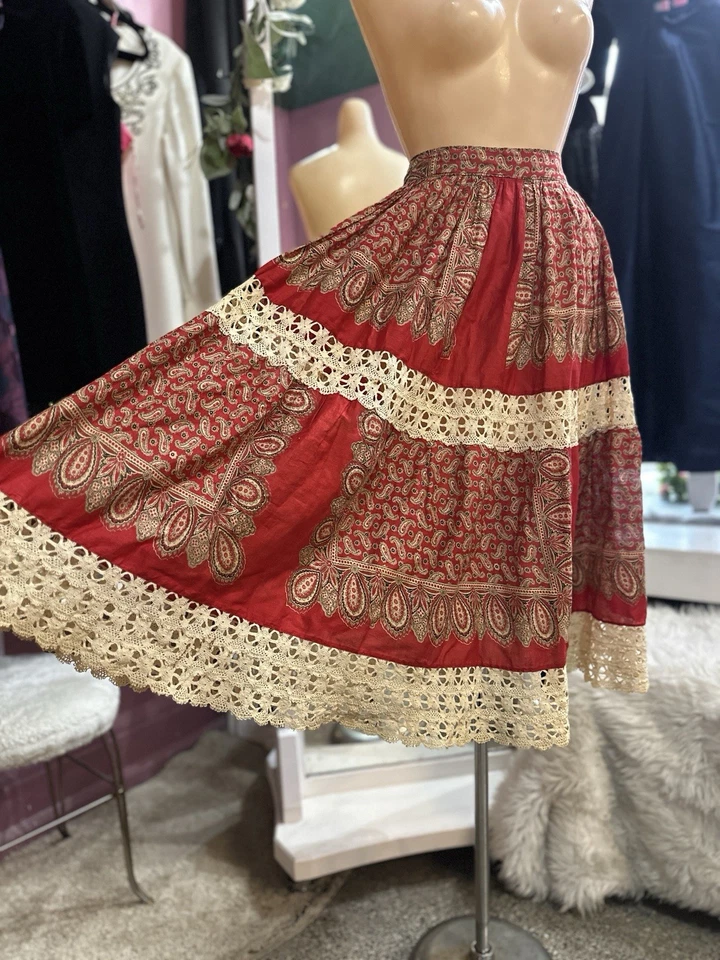 Falda Vintage Años 30 40 Algodón Floral Estampado Paisley Rojo Marfil Encaje Crochet S/M Foto 4 de 4